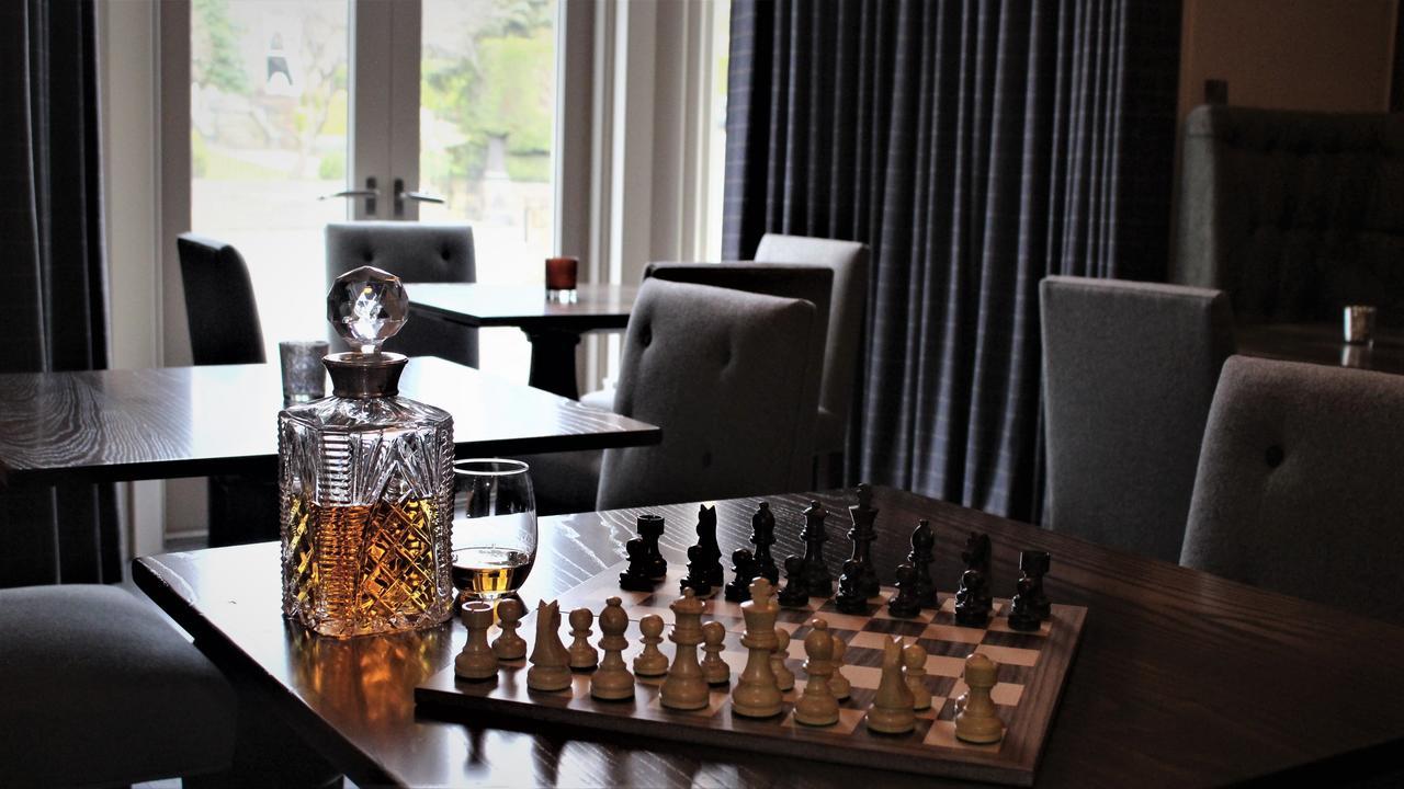The Roseate Edinburgh - Small Luxury Hotels Of The World المظهر الخارجي الصورة A chess set