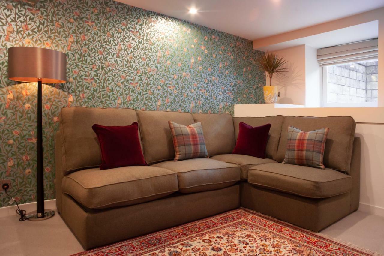 The Roseate Edinburgh - Small Luxury Hotels Of The World المظهر الخارجي الصورة A sofa