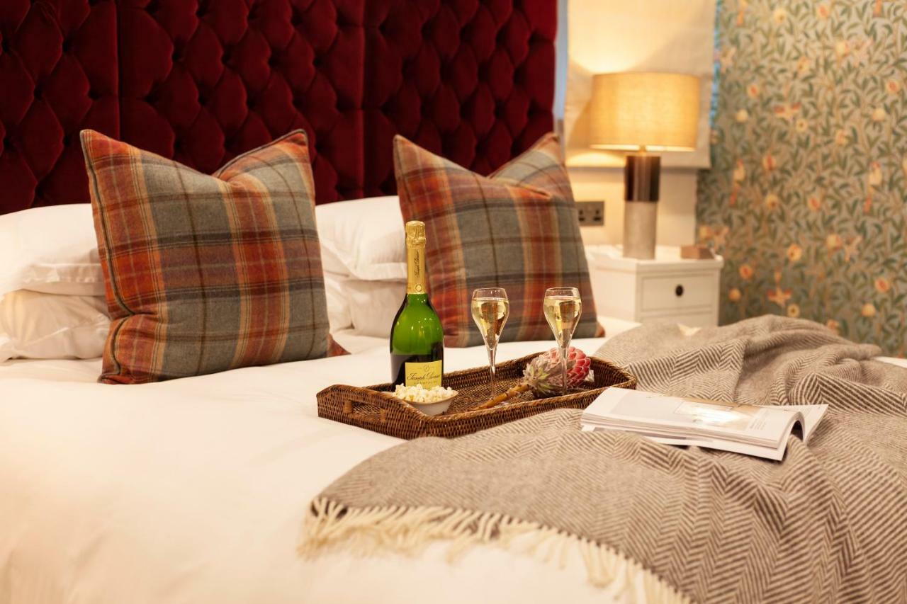 The Roseate Edinburgh - Small Luxury Hotels Of The World المظهر الخارجي الصورة A bedroom at The Old Inn