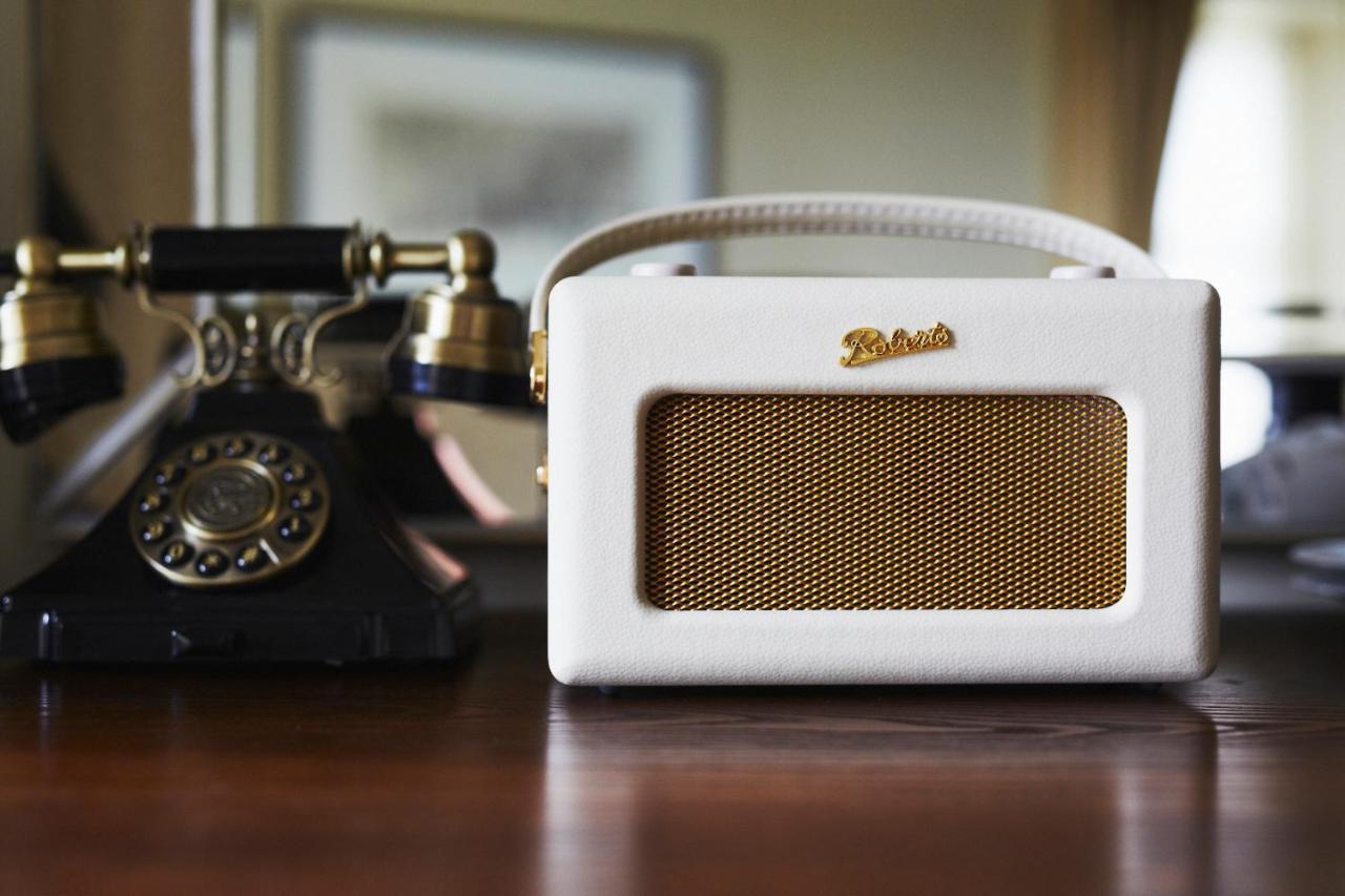 The Roseate Edinburgh - Small Luxury Hotels Of The World المظهر الخارجي الصورة A DAB radio